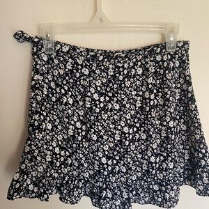 La Hearts by Pacsun Black and White Floral Wrap Around Skirt